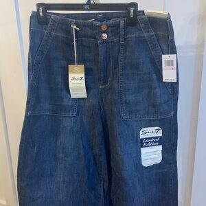 Seven wide leg jeans with 2 snap and zipper closure.